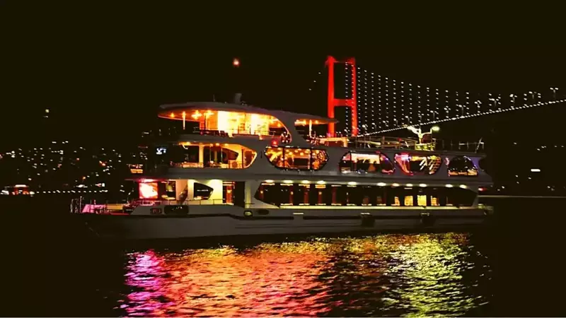 Istanbul New Year's Eve Party on the Bosphorus by Boat Cruise