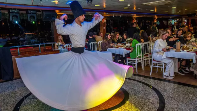 Istanbul Bosphorus Dinner Cruise and Turkish Night Show