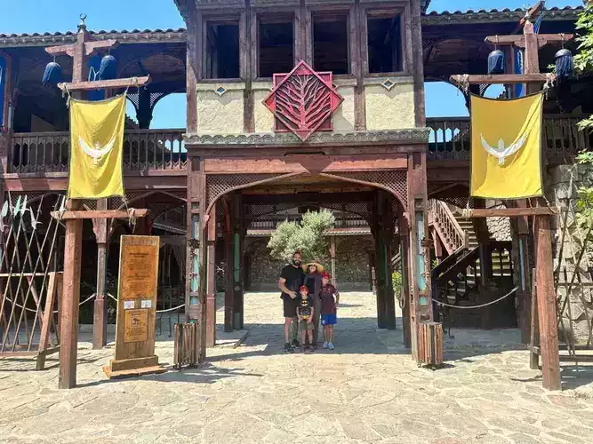 에르투르룰 가지와 오스만 가지 필름 스튜디오 투어: 보즈다그 영화 스튓디오에서의 일일 모험